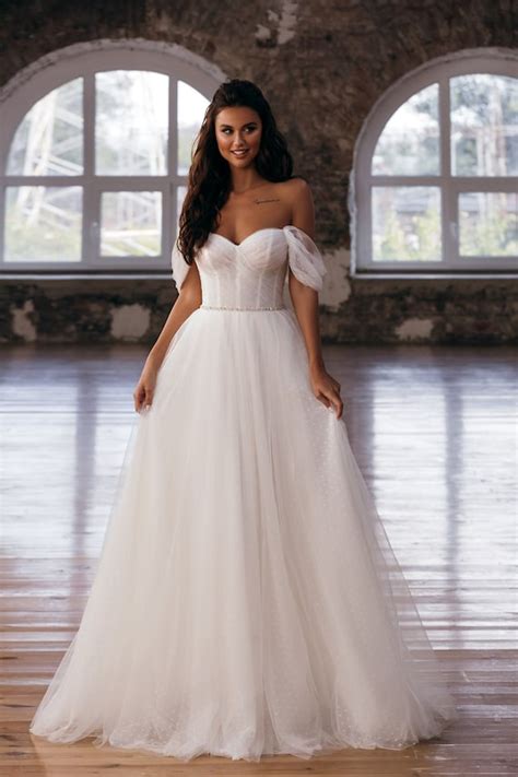 Ball Gown Wedding Dresses With Off The Shoulder Sleeves