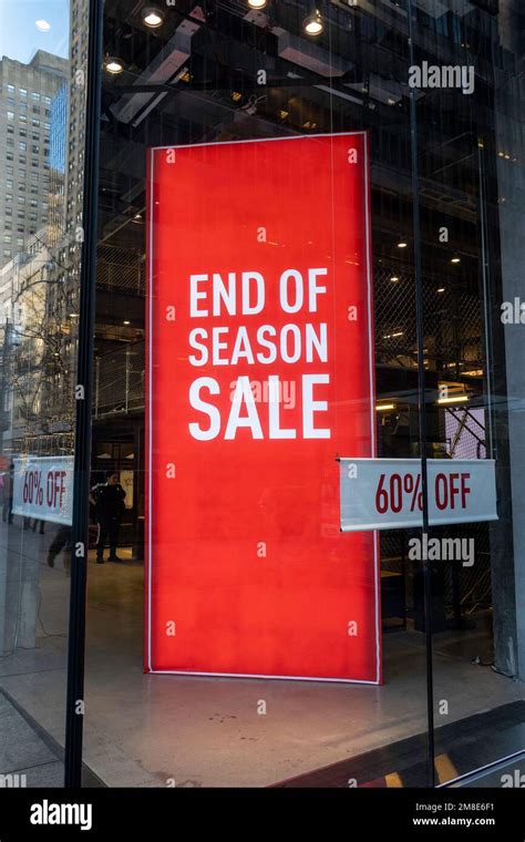 End Of Season Sale Sign On Store Window Nyc Usa Stock Photo Alamy