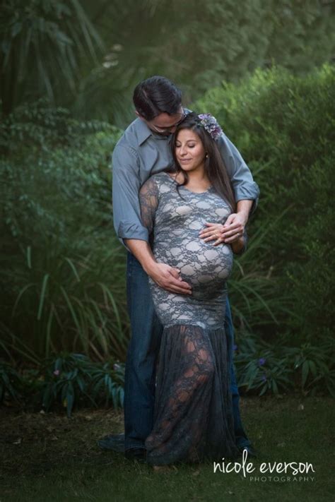 Maternity Poses To Create A Diverse Photo Gallery