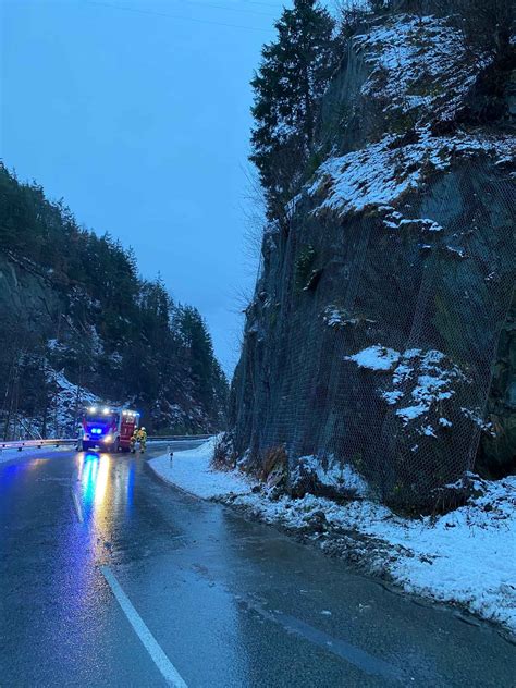 Feuerwehr Kematen In Tirol Felssturz Sellrainer Landesstra E