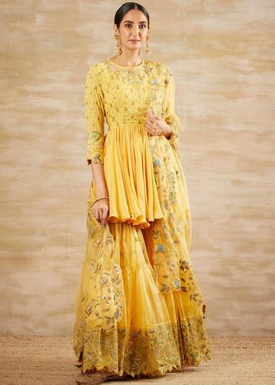 Beautiful Kurti With Sharara Mehendi Outfits Sharara Designs Haldi