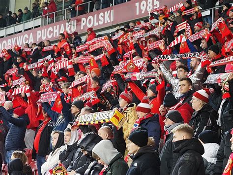 Kibice Widzewa czekają na wzmocnienie drużyny i przedłużają karnety