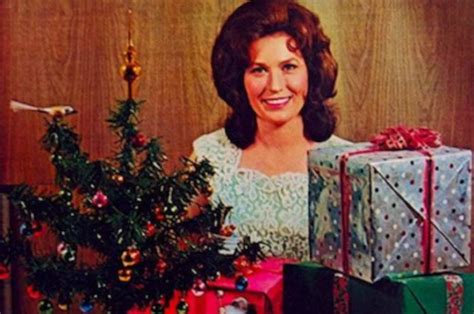 Loretta Lynn’s ‘Country Christmas’: A Spunky Holiday