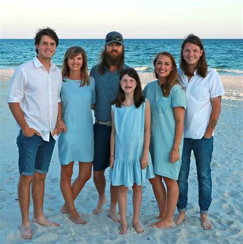 Jase And Missy Robertson With Cole Mia Reed And Brighton At The Beach