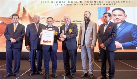 Irmohizam Terima Anugerah The Global Muslim Business Excellence