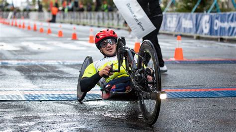 Boston winner Zach Stinson takes Free Press Marathon handcycle division