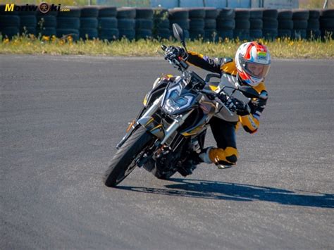 Voge R Una Naked Erre Para Empezar