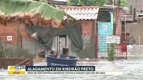 Temporal alaga ruas e córrego transborda em Ribeirão Preto no interior