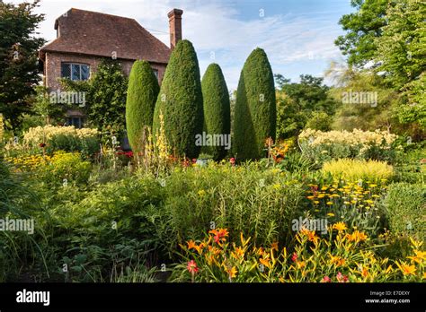 Sissinghurst Castle Kent The Cottage Garden In High Summer Stock