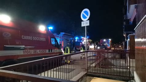 Incendio In Un Condominio Di Cassina De Pecchi Vicino Salva Anziano