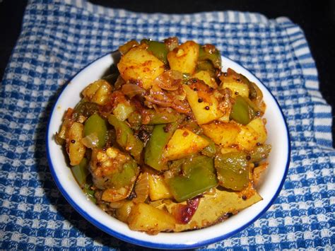 Aloo Capsicum Curry Potato Capsicum Curry E A T Easyvegrecipes