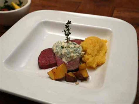 Roastbeef mit Kartoffel Polenta Püree und rote Ofenkartoffeln Rezept