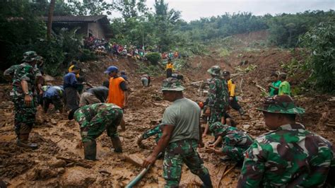 At Least 20 Killed 5 Missing In Indonesian Landslides Floods