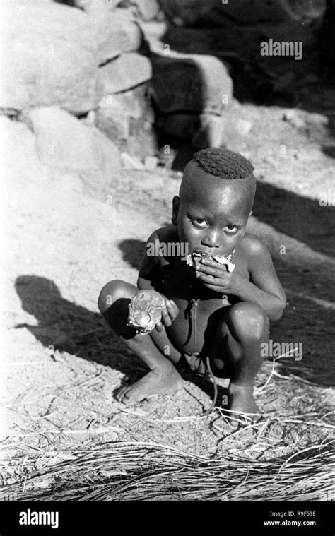 Africa starving children hi-res stock photography and images - Alamy