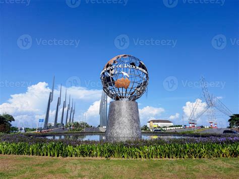 Makassar Indonesia February 7th 2023 Globe Monument At Center Point Of Indonesia Makassar