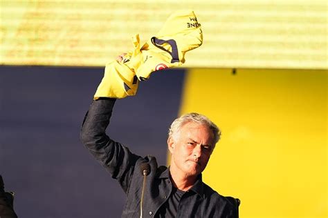 José Mourinho s engage officiellement avec Fenerbahçe