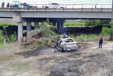 Autom Vil Se Incendia Al Caer De Puente En La Carretera Boca Del R O