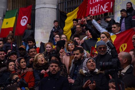 Minute de silence à Bruxelles du monde à la Bourse RTBF Actus