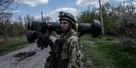 Ukrainian Forces Get Crash Course On Javelin Missiles From Us