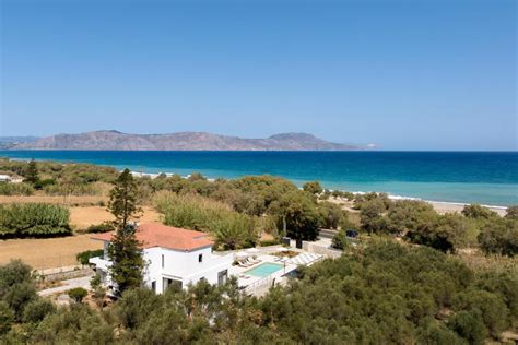 Costa Villa Ultimate Beachside Retreat By Thinkvilla Episkopí
