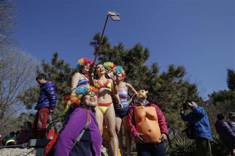 Reporter Steals The Show At Beijing Naked Run Chinadaily Cn