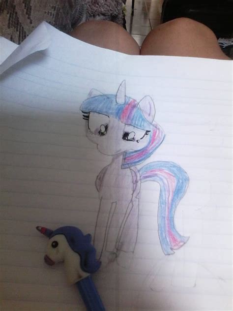 Hoy les traiho un dibugo mio que acabó de dibujar Equestria Fan Club