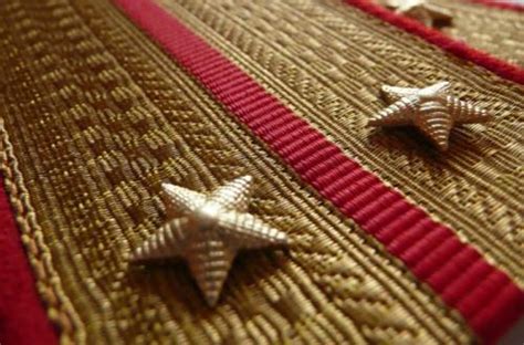 Как крепить петлицы на погоны