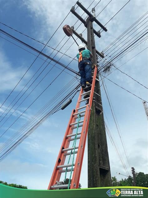 Secretaria de Obras realiza troca de lâmpadas e luminárias Prefeitura