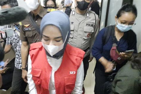 Jalani Sidang Tuntutan Medina Zein Akui Berserah Kepada Tuhan