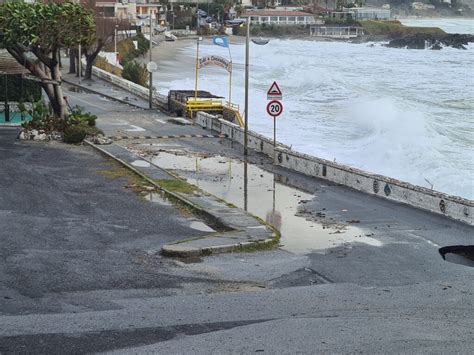 DIAMANTE MALTEMPO STRADE INTERDETTE E SCUOLE CHIUSE CEDE PARTE DI