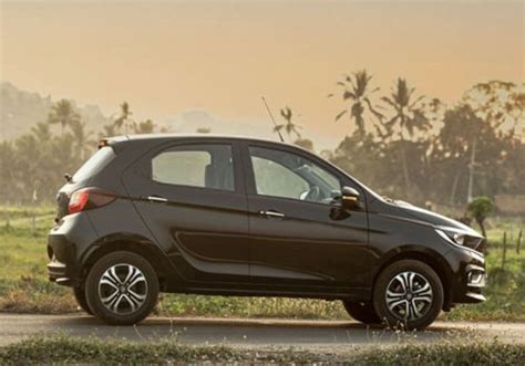 Tata Tiago Xt Rhythm On Road Price In Dehradun Srinagar Uk