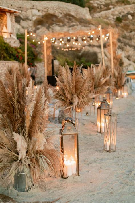 Pampas Grass Lanterns And A Bespoke Stage Matrimonio Boho Idee