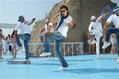 Vedam Movie Song Stills Photo 11 Of 28