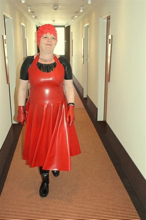 Reife Frau In Ihrem Neuen Latex Outfit Telegraph