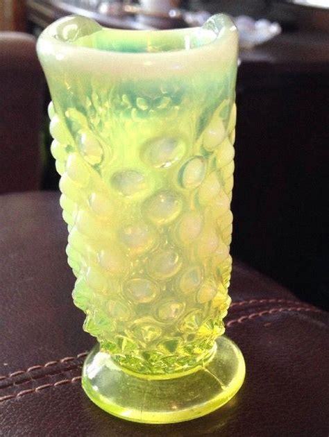 Vintage Fenton Hobnail Opalescent Fan Vase 1756509132