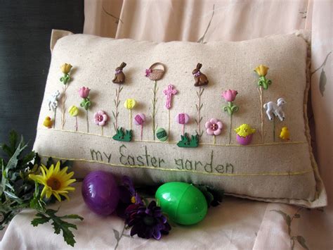 16 Adorable Handmade Decorative Easter Pillows