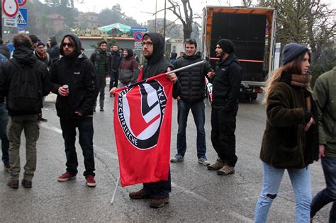 Le Foto Della Manifestazione Antifascista A Macerata Il Post