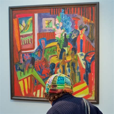 Museum Patrons Accidentally Matching Artworks Photographed By Stefan
