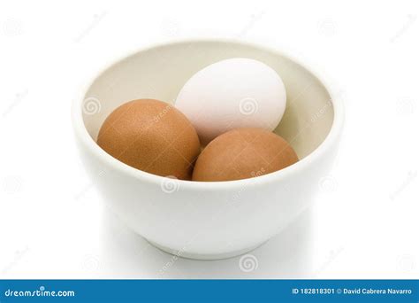 Ovos Castanhos E Brancos Numa Tigela Imagem De Stock Imagem De