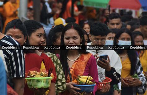 In Pictures Devotees Throng Pashupatinath Temple On First Monday Of