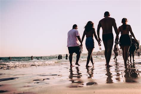 Banco De Imagens People On Beach People In Nature Pessoas Agua De