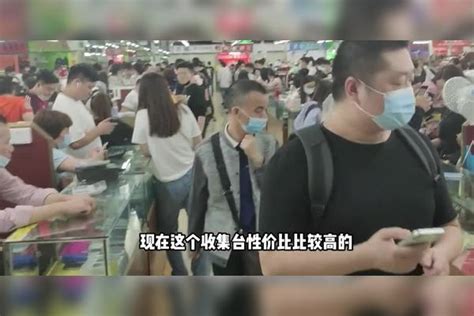 手机市场机器持续跌价，xs已经跌破2000元，部分机器遭同行哄抢