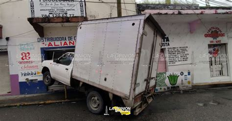 Camioneta Se Impacta Contra Un Negocio