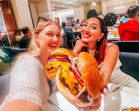 The Best And Worst Places To Get A Burger At Walt Disney World