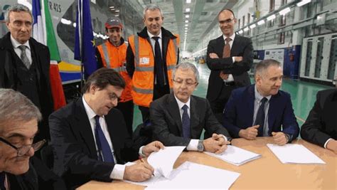 Il Ministro Dello Sviluppo Economico Calenda In Visita AllAlstom La