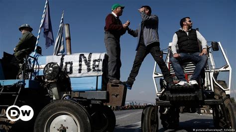 Farmers threaten to escalate austerity protests – DW – 02/09/2016