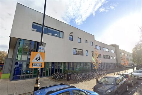 Pimlico Academy London School Pupils Walk Out After Head Bans Afros