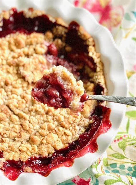 Cherry Crumble Is A Cherry Lover S Dream It S Filled With Tart Sour Cherries Then Covered