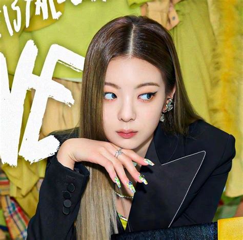 Itzy On Instagram “itzy The 1st Album Loco Concept Image Lia 💟