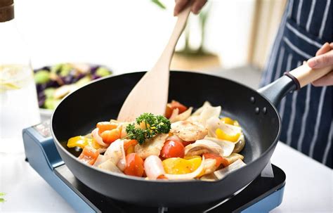 Сковорода для жарки без масла: как называется антипригарная сковородка ...